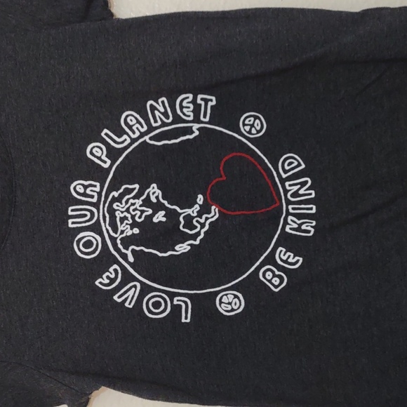 SLIGHTLY USED LUCKY BRAND LOVE OUR PLANT BE KIND T-SHIRT SIZE S COLOR GRAY - Picture 5 of 9